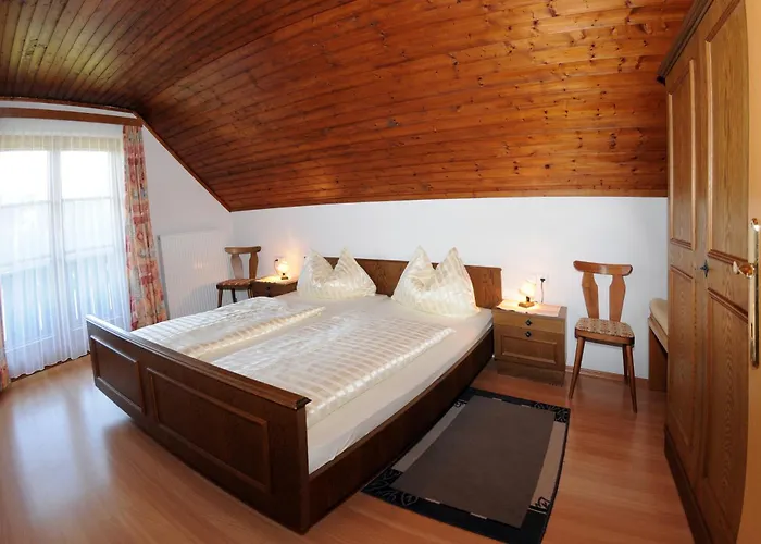 Haus Lukasser Guest house Grobming